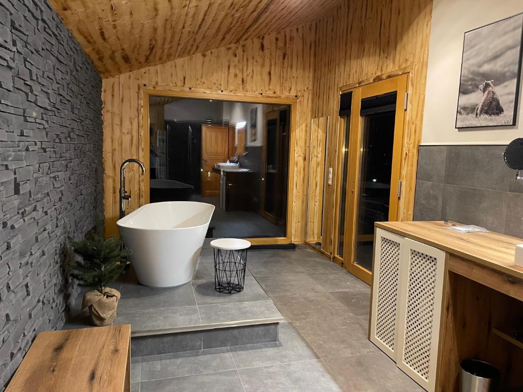 Koupelna v ubytování Hillside Chalet Kreischberg