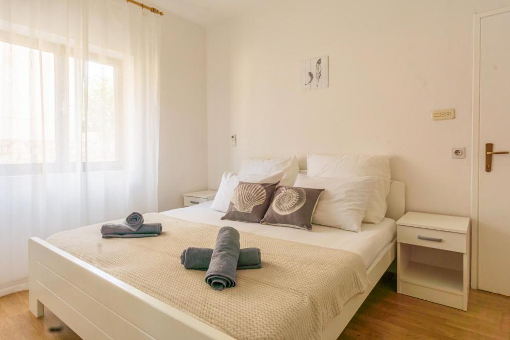 Łóżko lub łóżka w pokoju w obiekcie Apartment and Room Bacic