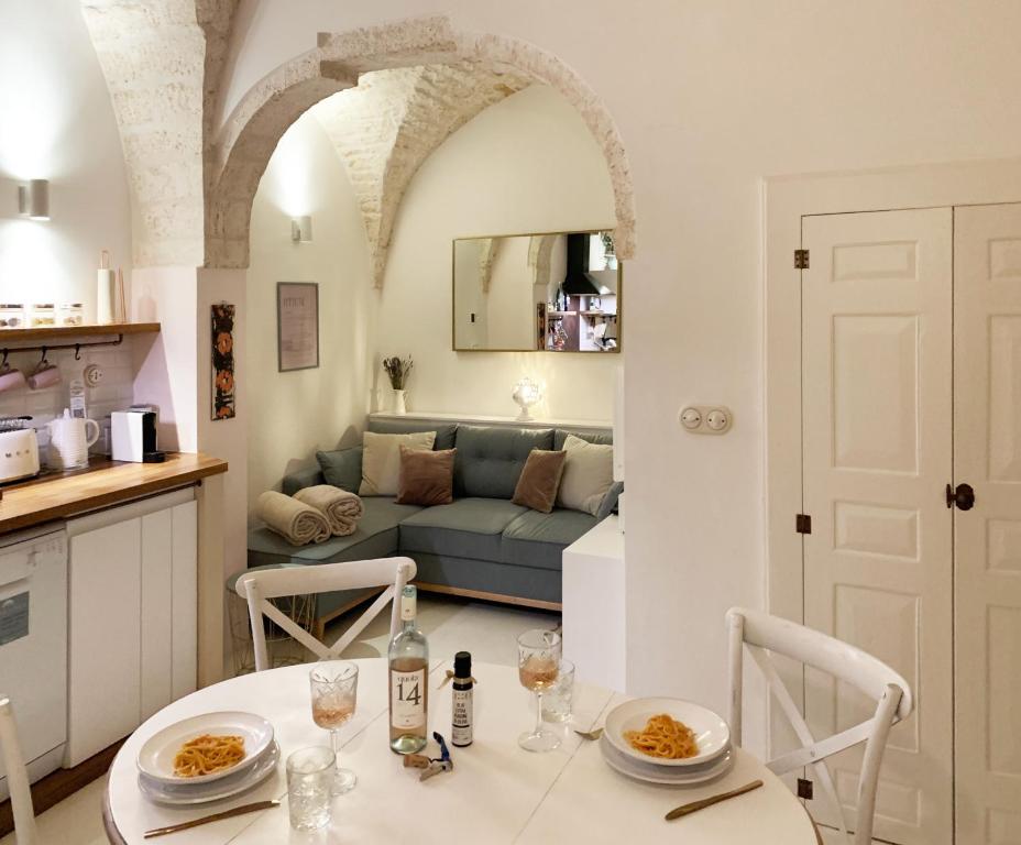 A seating area at DOMUS OTIUM OSTUNI - Tiny House