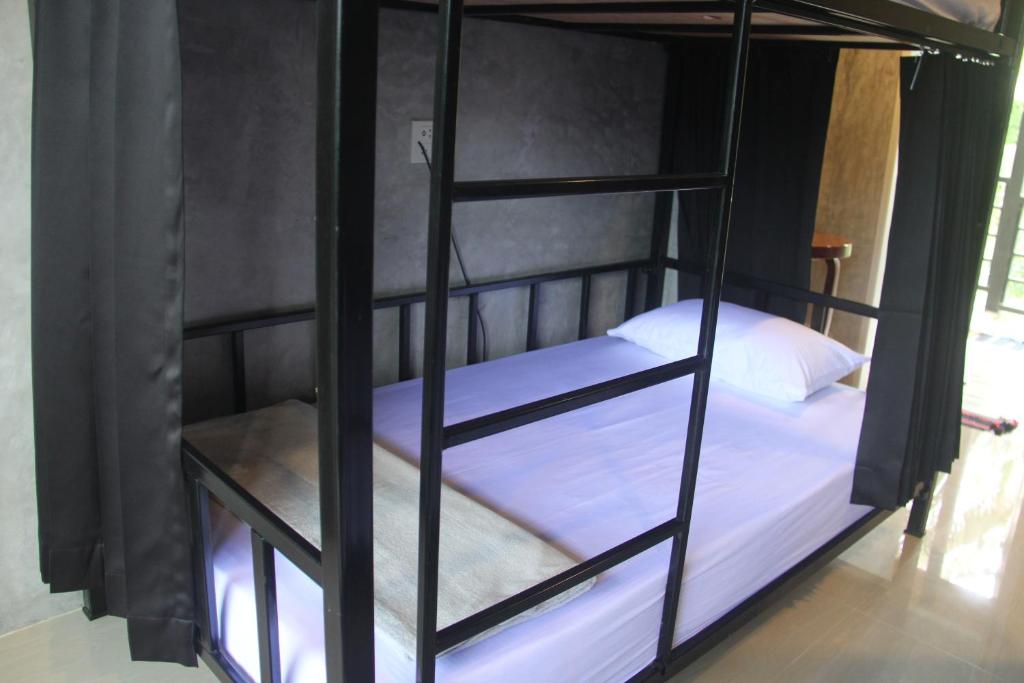 Postel nebo postele na pokoji v ubytování Yangyai Garden Lodge
