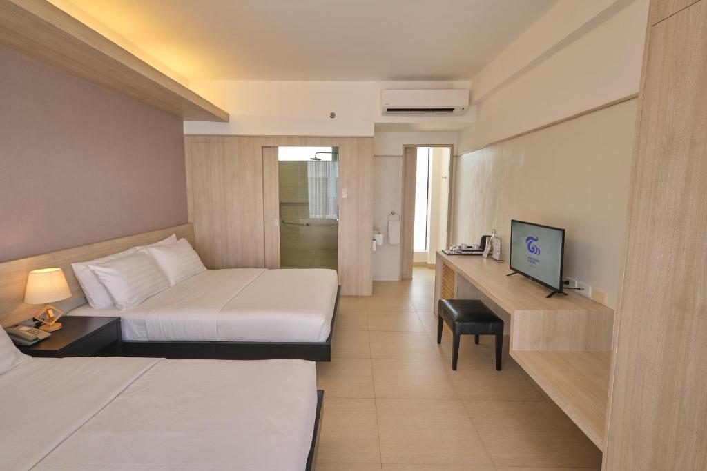 TV a/nebo společenská místnost v ubytování The Tides Hotel Boracay