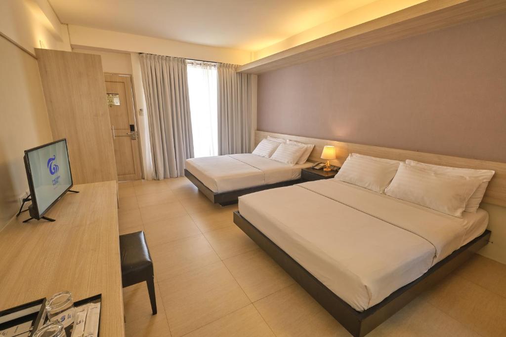 TV a/nebo společenská místnost v ubytování The Tides Hotel Boracay