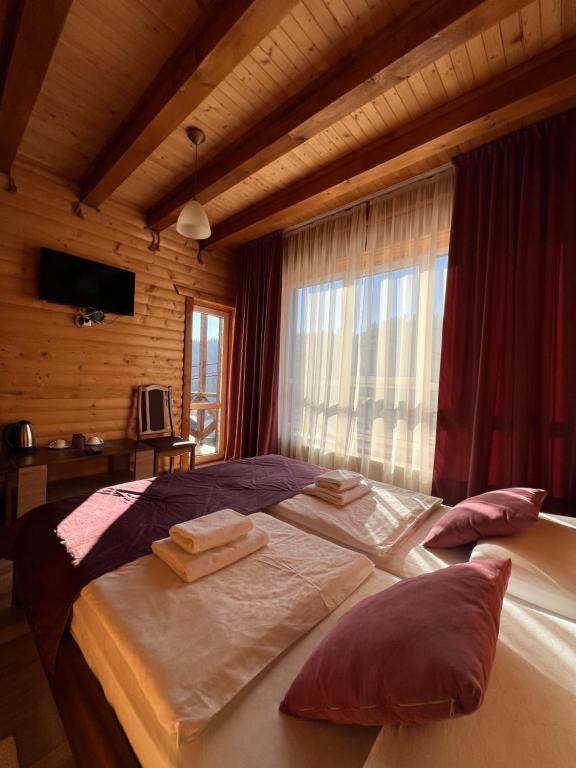 Postel nebo postele na pokoji v ubytování Панорама гір