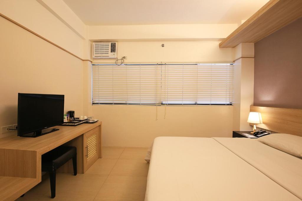 TV a/nebo společenská místnost v ubytování The Tides Hotel Boracay