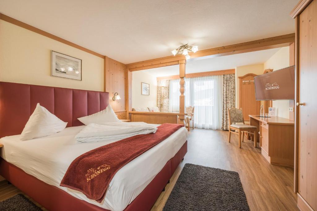 Postel nebo postele na pokoji v ubytování Hotel Schönegg