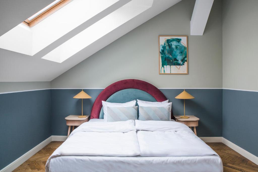 
Extra Large Studio with Kitchenette
