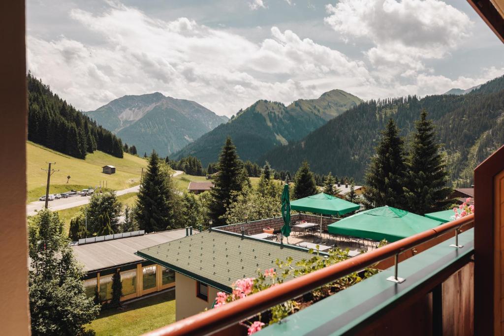 Nespecifikovaný výhled na hory nebo výhled na hory při pohledu z hotelu
