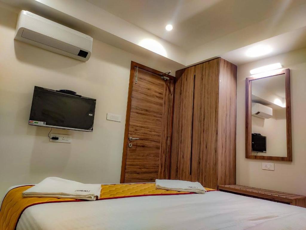 Cama o camas de una habitación en RR Mount Elite Suites