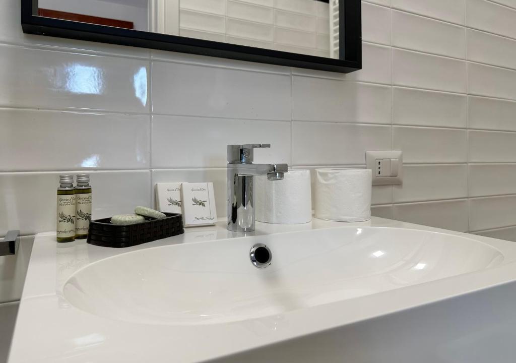A bathroom at Eclectic Space Padova two apartments