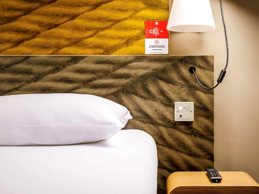 Postel nebo postele na pokoji v ubytování ibis Bristol Centre