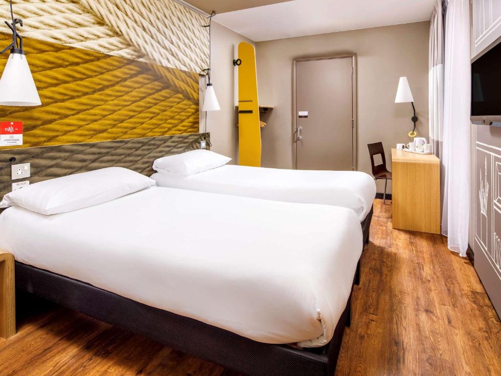 Postel nebo postele na pokoji v ubytování ibis Bristol Centre