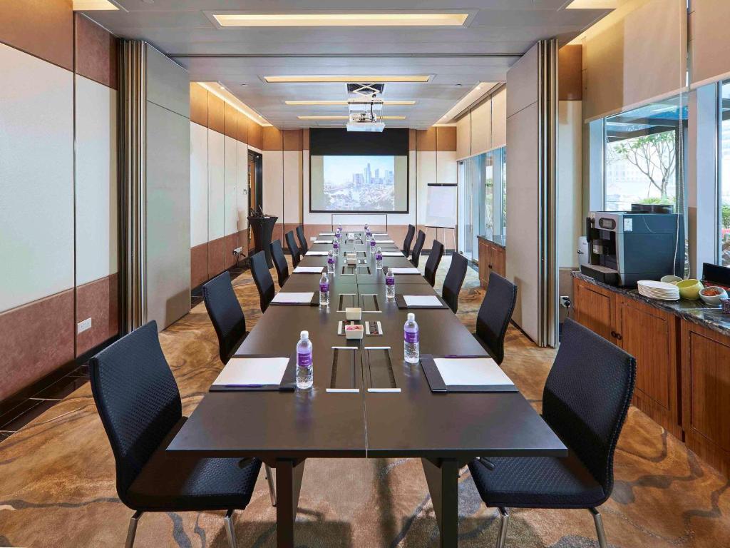 Бизнес-центр и/или конференц-зал в Mercure Singapore Bugis