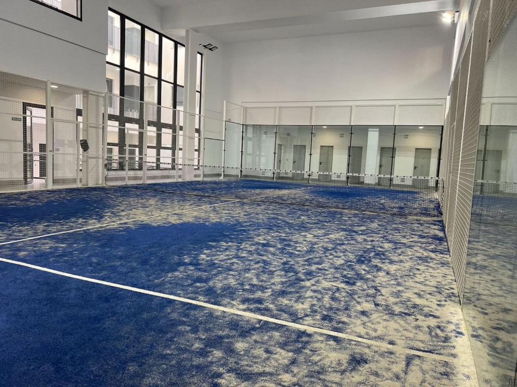 Bazén v ubytovaní Holidays2Malaga Alta Downtown Pool Paddle and Parking New building alebo v jeho blízkosti
