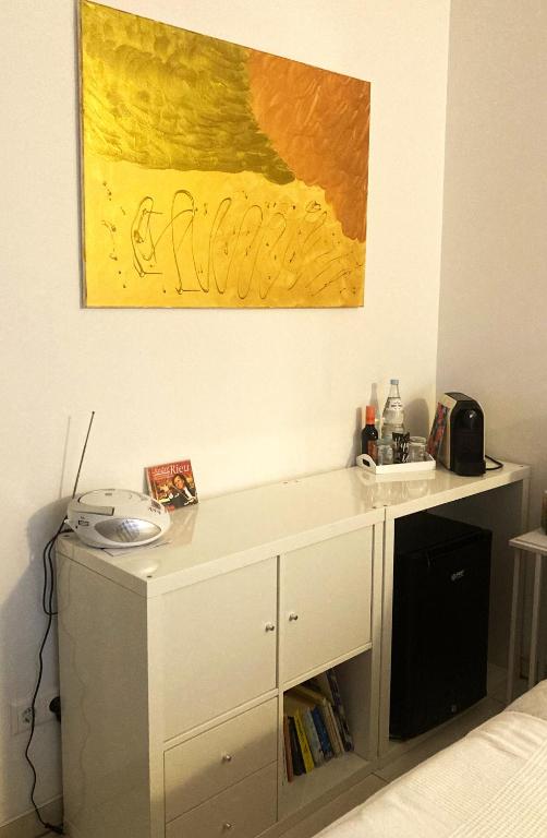a white desk in a bedroom with a painting on the wall at Auszeit am Haffufer in Wilhelmshof