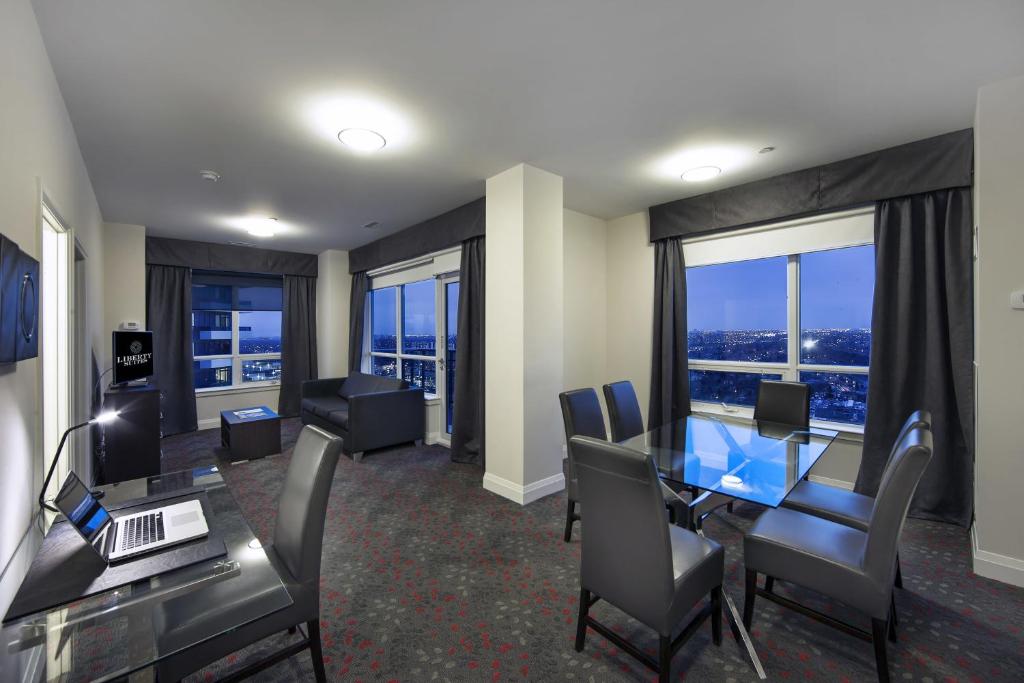 Liberty Suites - Two-Bedroom Suite With Balcony