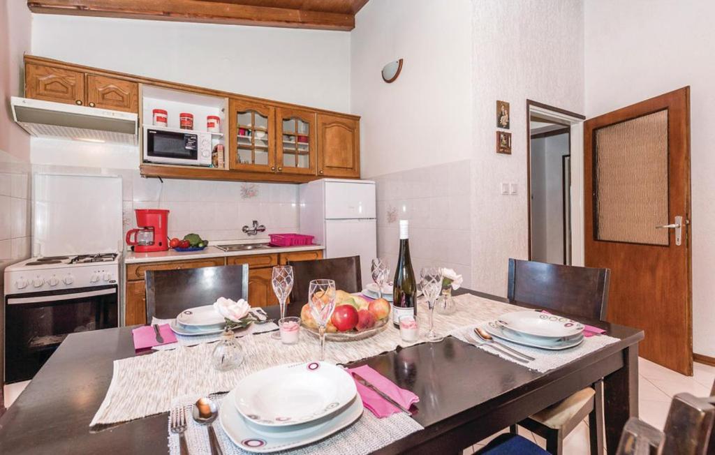Kuchyňa alebo kuchynka v ubytovaní House Antoine