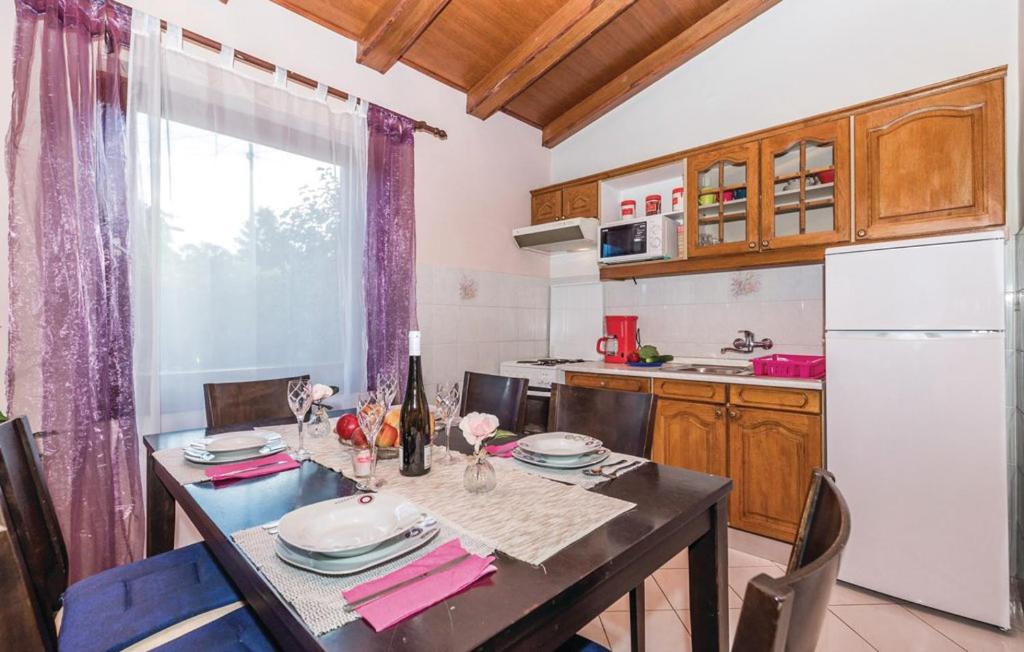 Kuchyňa alebo kuchynka v ubytovaní House Antoine
