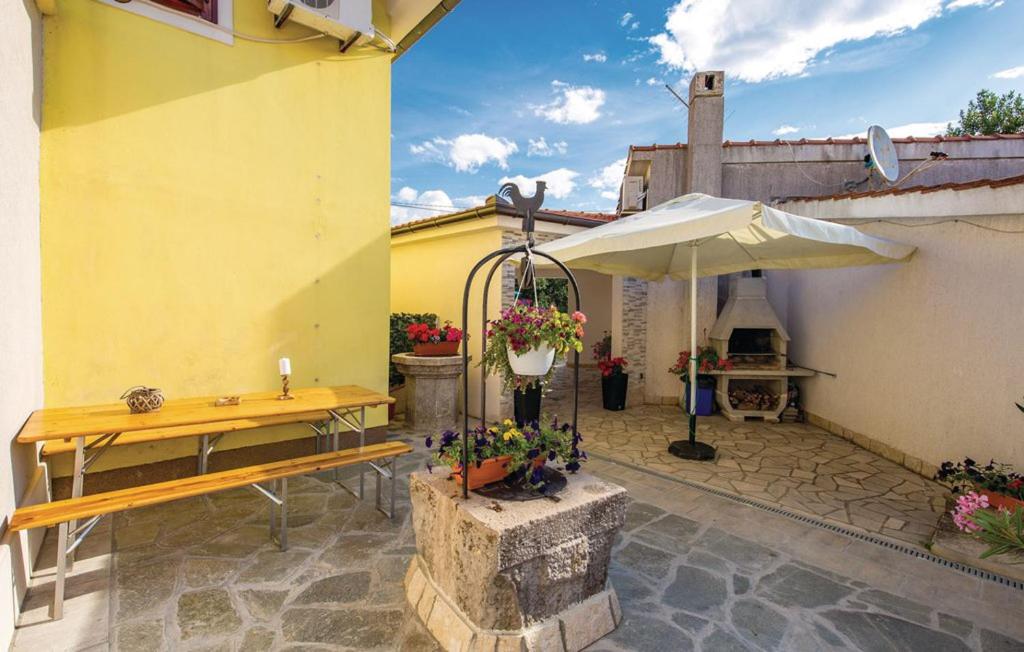 Patio alebo iná vonkajšia časť ubytovania House Antoine