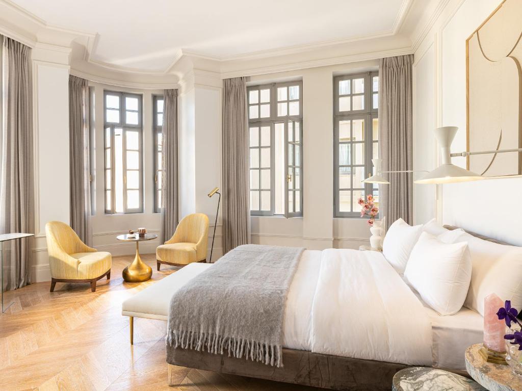 
Metropolis Junior Suite
