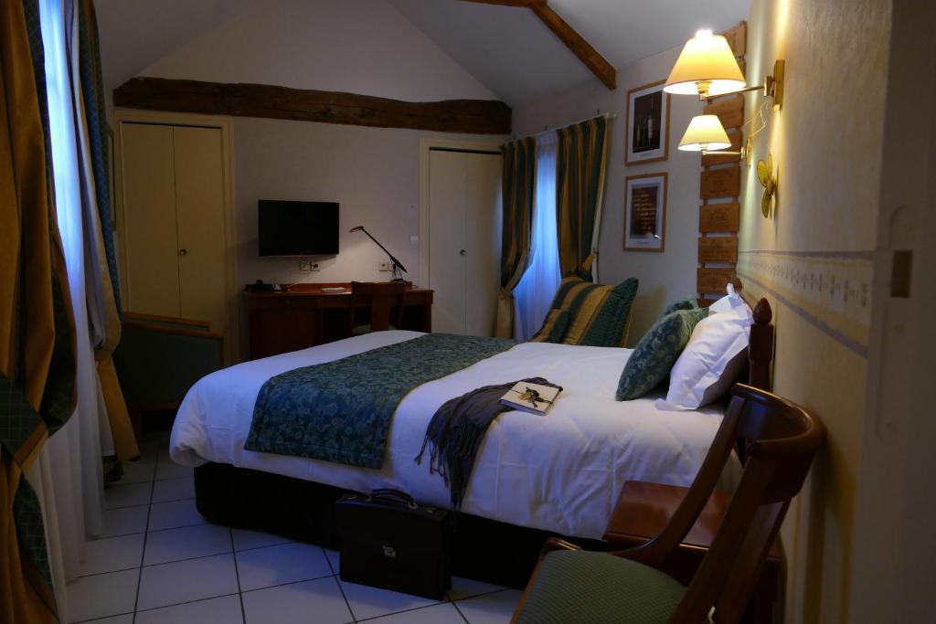 Logis Hotels Le Champalud Restaurant La Citadelle - Comfort Double Room With Bath