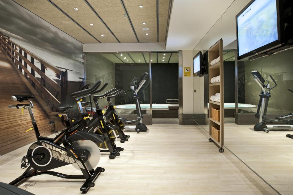 Fitness centrum a/nebo fitness zařízení v ubytování Catalonia Plaza Mayor