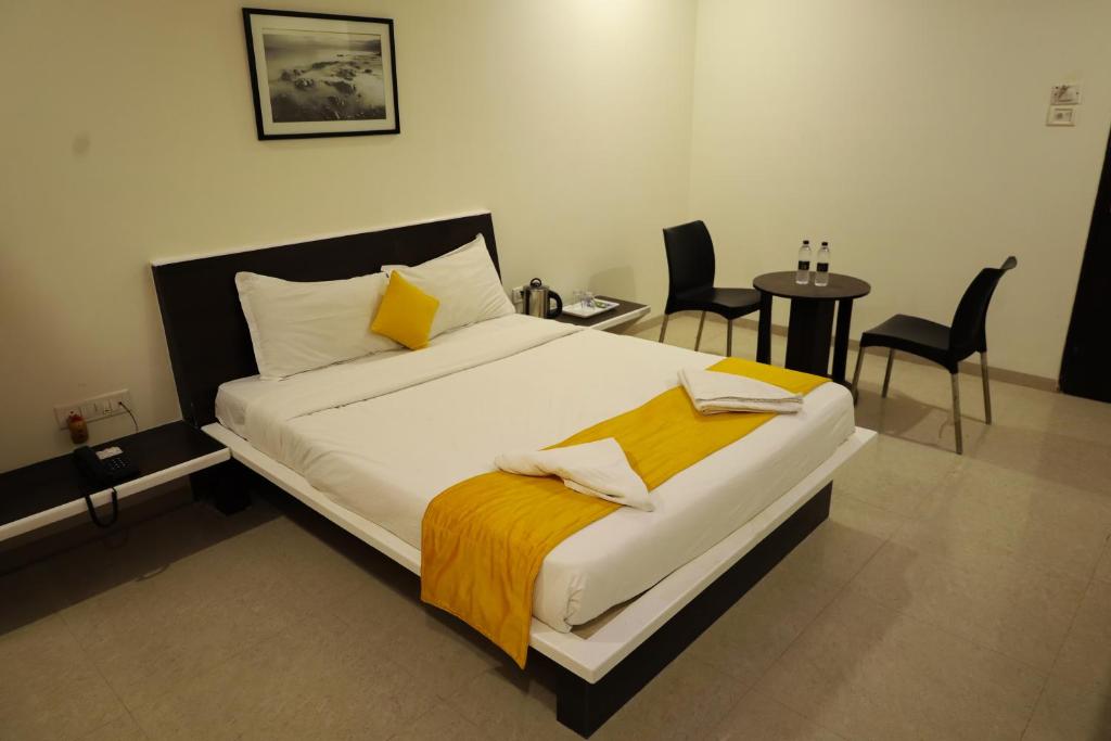 Postel nebo postele na pokoji v ubytování Hotel Sai Bansi