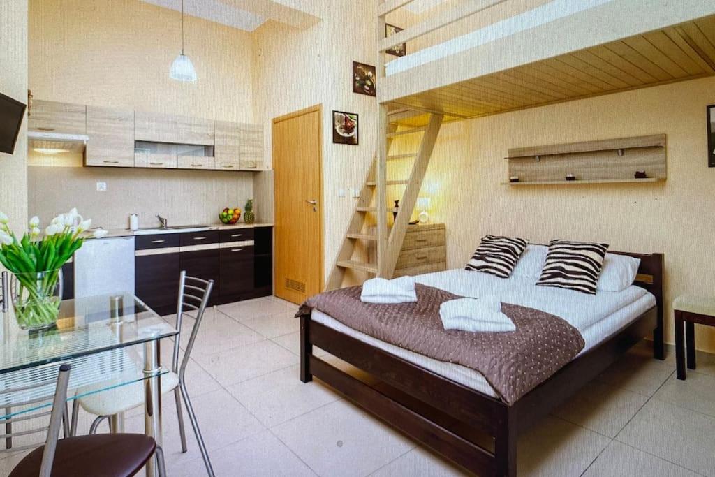 Ένα ή περισσότερα κρεβάτια σε δωμάτιο στο Apartament 7 minut od Krupówek na nogach!