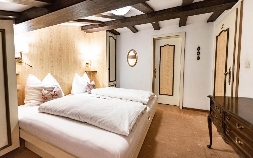 Postel nebo postele na pokoji v ubytování Hotel Olympia