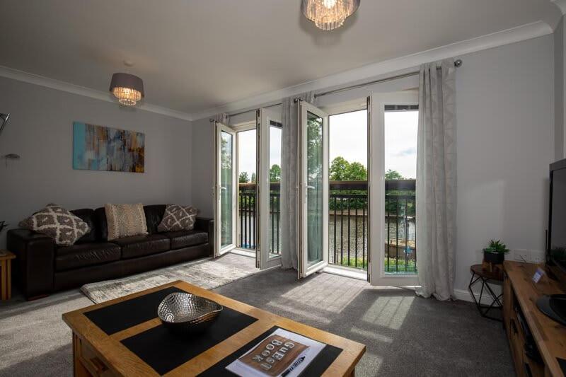 Host & Stay - Blue Bridge View