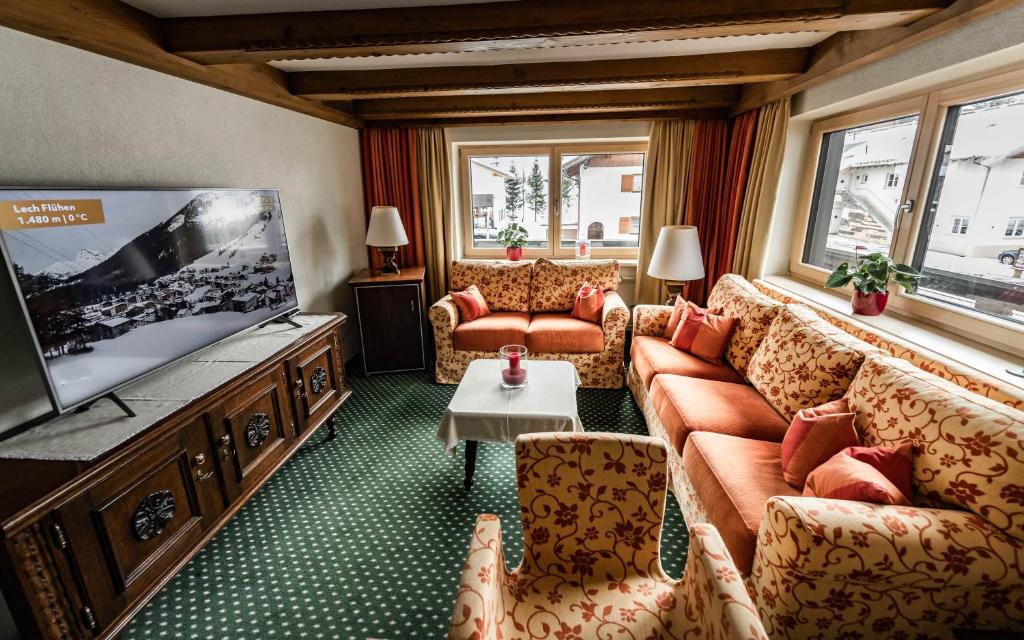 TV a/nebo společenská místnost v ubytování Hotel Olympia