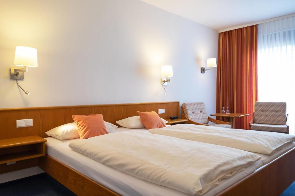 Postel nebo postele na pokoji v ubytování Hotel Am Steinberg