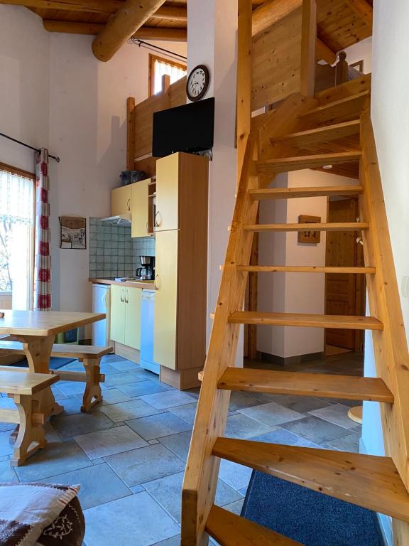 Kuchyňa alebo kuchynka v ubytovaní "L'Ancolie" Appartement de Charme 4 Personnes à Val Cenis