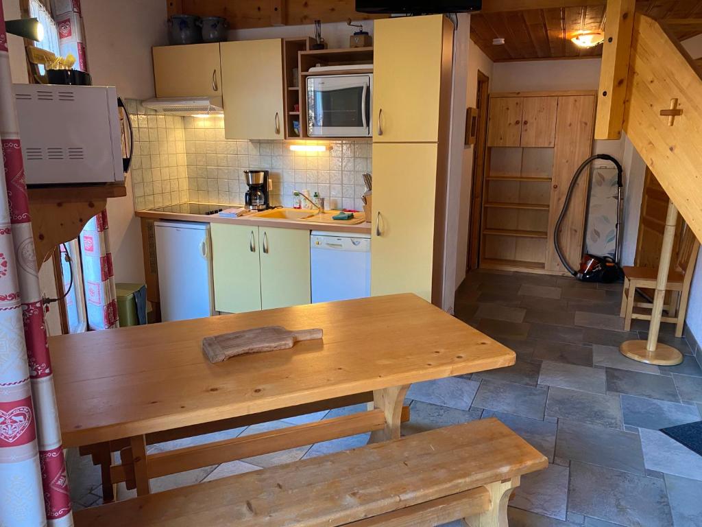 Kuchyňa alebo kuchynka v ubytovaní "L'Ancolie" Appartement de Charme 4 Personnes à Val Cenis
