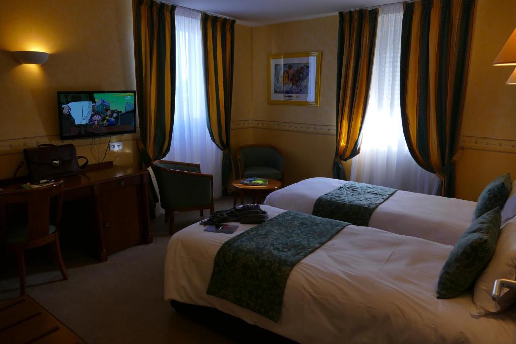 Logis Hotels Le Champalud Restaurant La Citadelle - Superior Twin Room With Bath