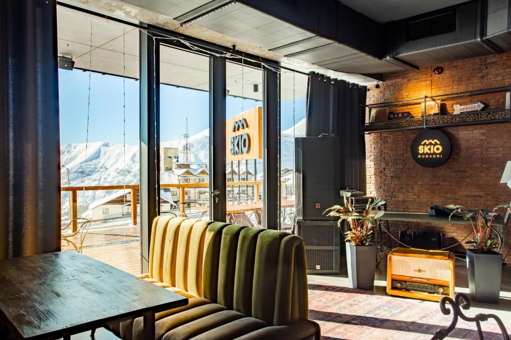 Nespecifikovaný výhled na hory nebo výhled na hory při pohledu z aparthotelu