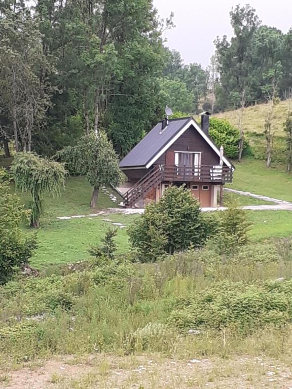 PETIT CHALET a proximite du Col de Romeyere