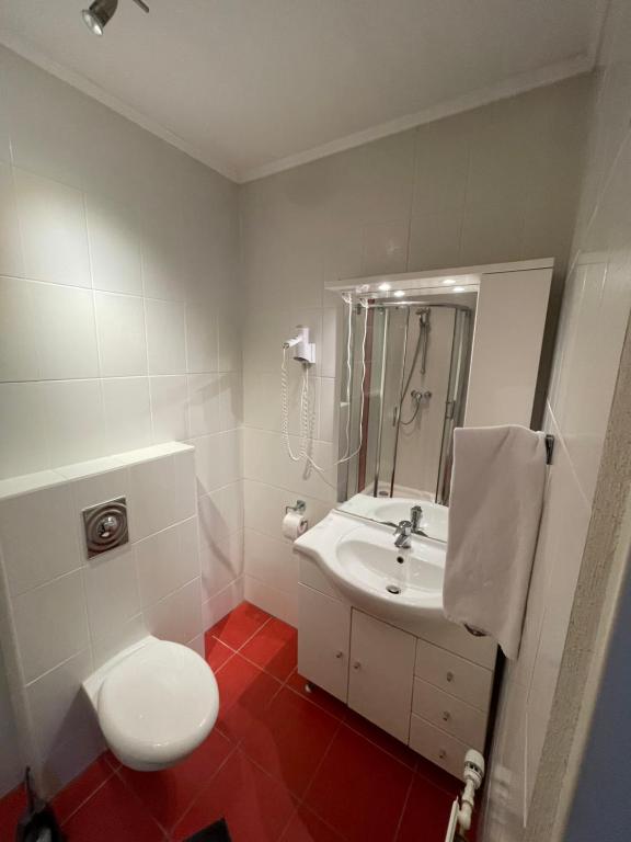 Koupelna v ubytování Waldrestaurant VIDA