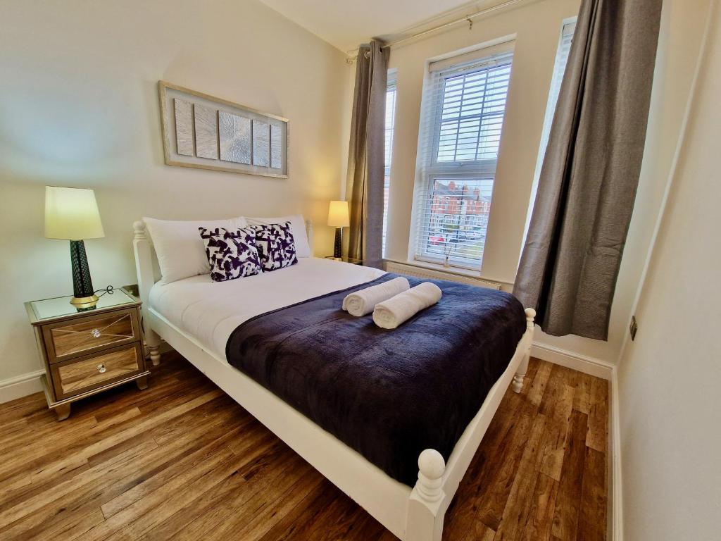 Essential Contractors Ready For Luxury Apartment Service Reference: Spacious Luxury Serviced Apartment Next To City Centre With Free
