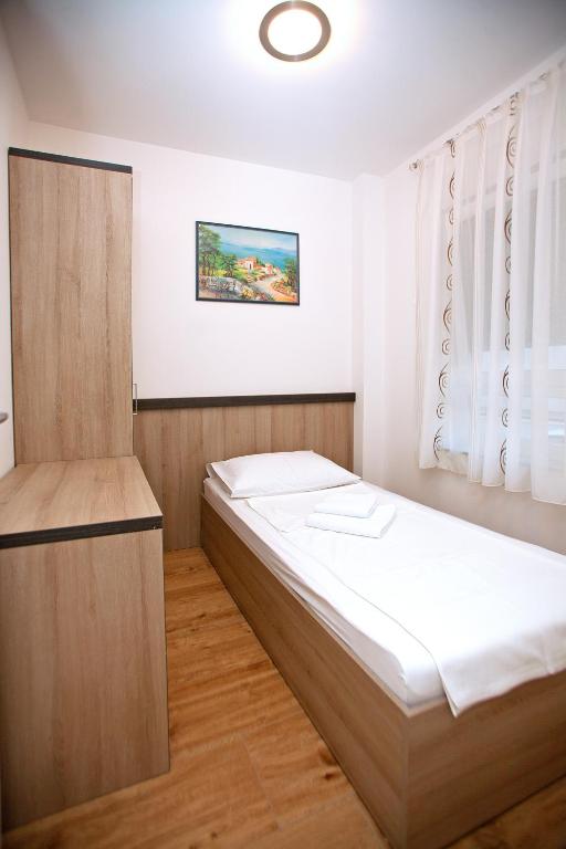Łóżko lub łóżka w pokoju w obiekcie Apartments Maslina III