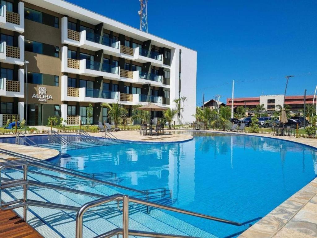 a large swimming pool in front of a building at Mana Beach Resort Muro Alto - vista piscina fantastico -e Makia beach in Porto De Galinhas