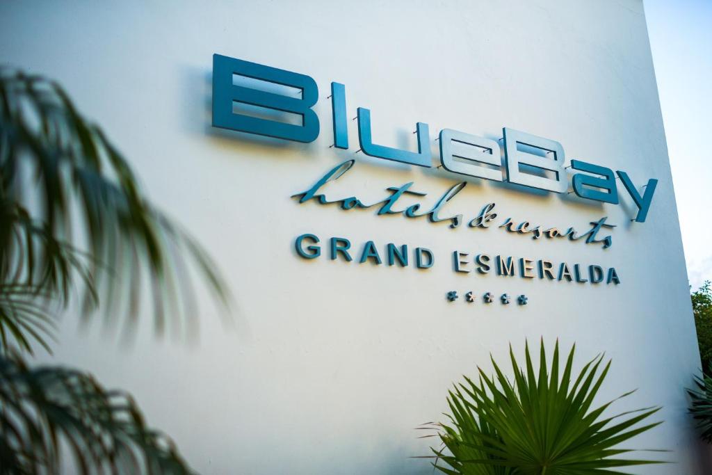 Certificado, premio, señal o documento que está expuesto en BlueBay Grand Esmeralda-All Inclusive