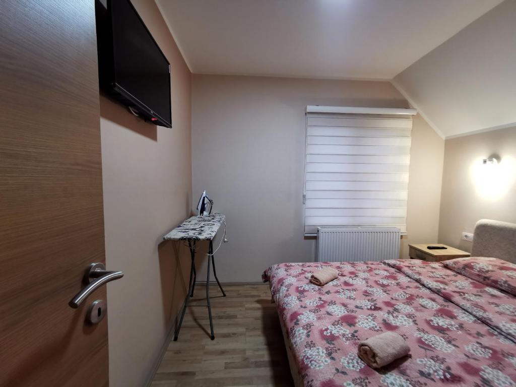 TV a/nebo společenská místnost v ubytování Apartman Pogled Arilje