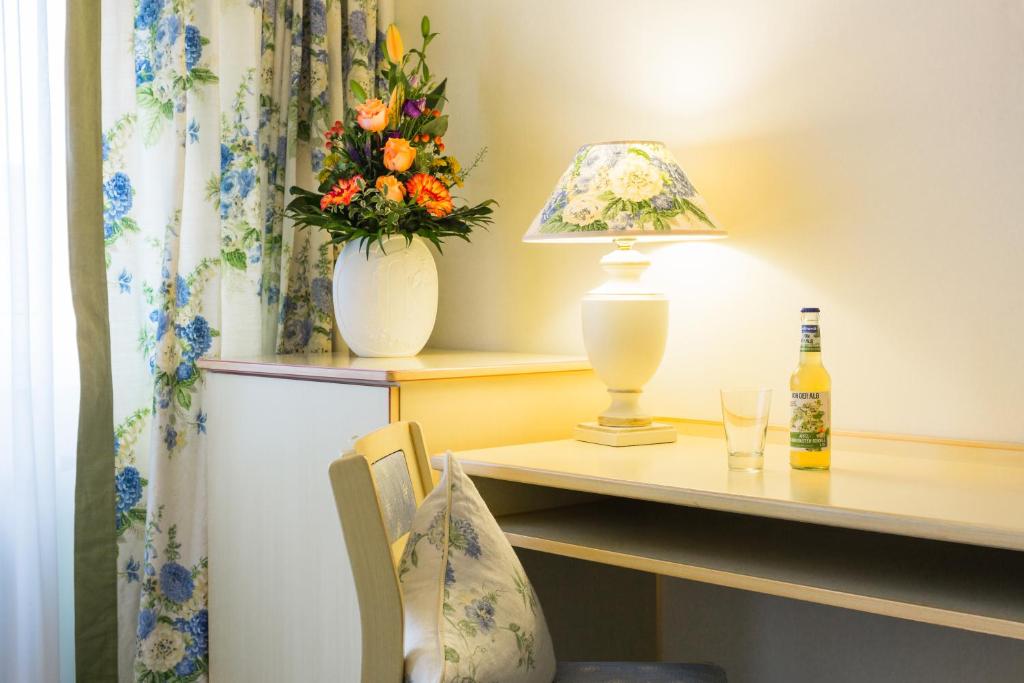 Nápoje v ubytování Romantik Hotel Rindenmühle
