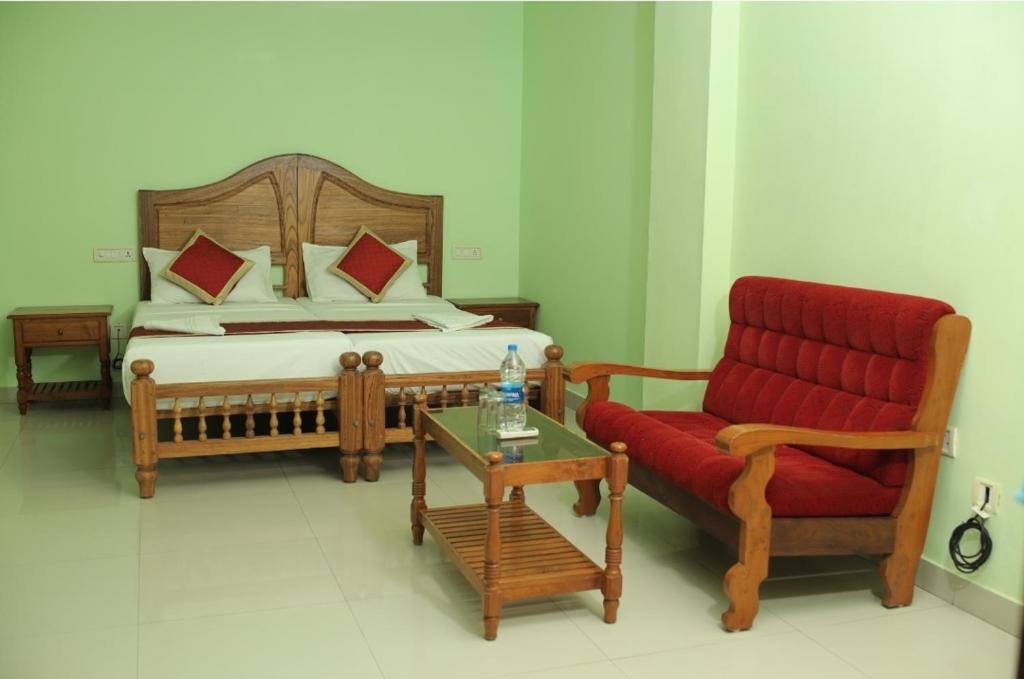 เตียงในห้องที่ Sea Star Beach Resort Kovalam