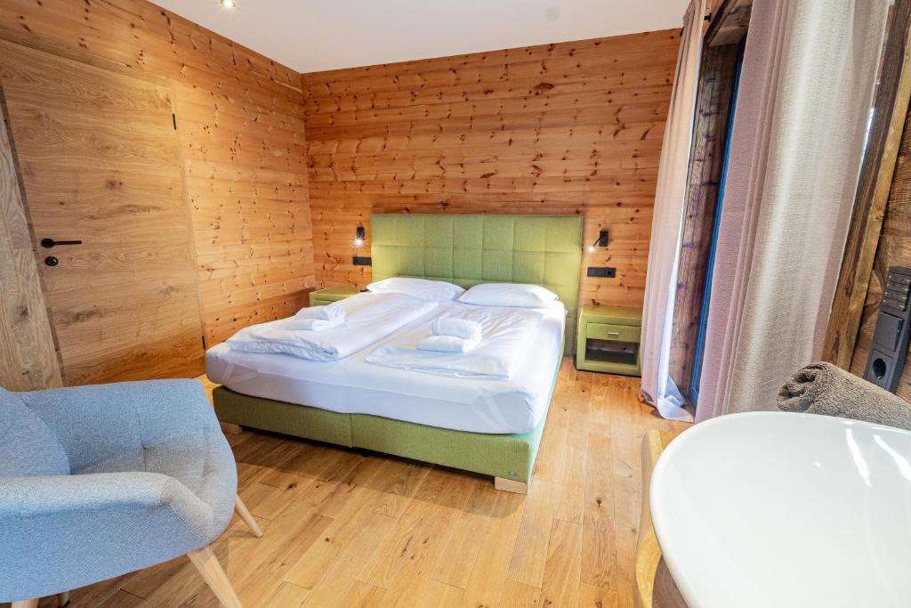 A bed or beds in a room at Chalet Dinkel in Niedernsill