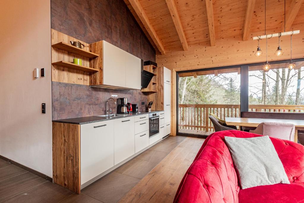 A kitchen or kitchenette at Chalet Dinkel in Niedernsill