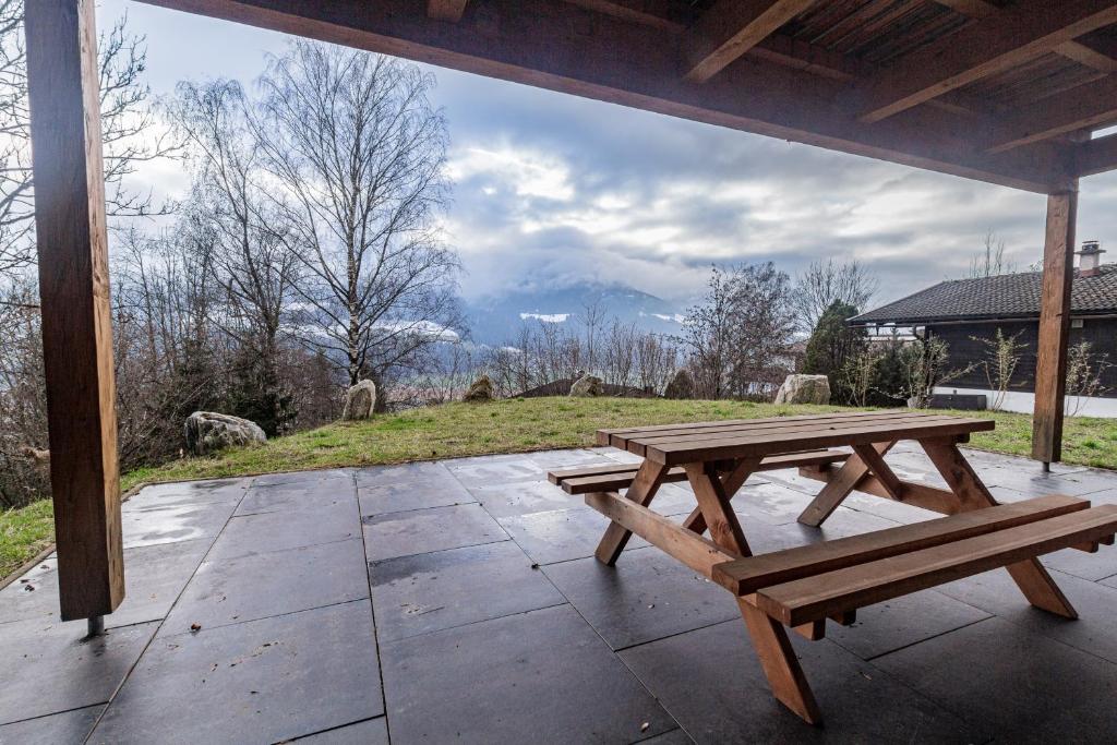 A general mountain view or a mountain view taken from the holiday home