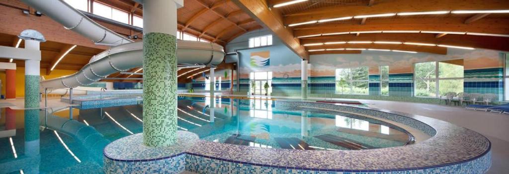 Bazén v ubytování Apartmán Wellness hotel Frymburk nebo v jeho okolí