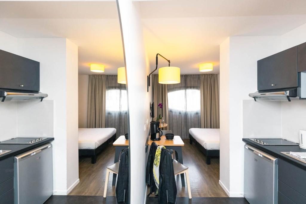 Kuchyň nebo kuchyňský kout v ubytování Aparthotel Adagio Access Nancy Centre