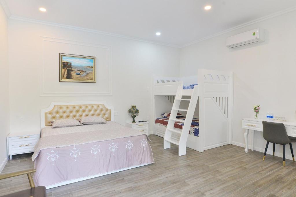 Postel nebo postele na pokoji v ubytování La villa de CoCo Bến Tre